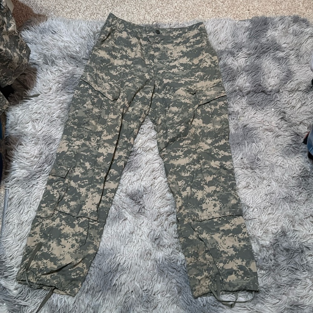 Camo cargo pants, size 32-34